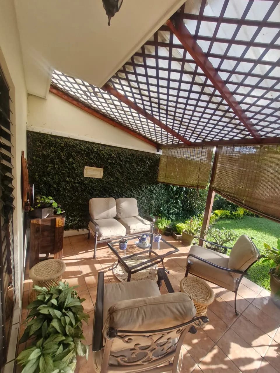 Hermosa Casa de 2 Niveles en Terravista con Amplio Jardín — foto 6 de 16