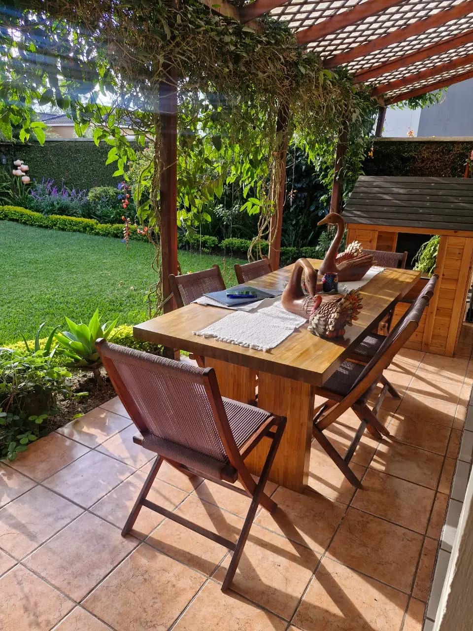 Hermosa Casa de 2 Niveles en Terravista con Amplio Jardín — foto 7 de 16