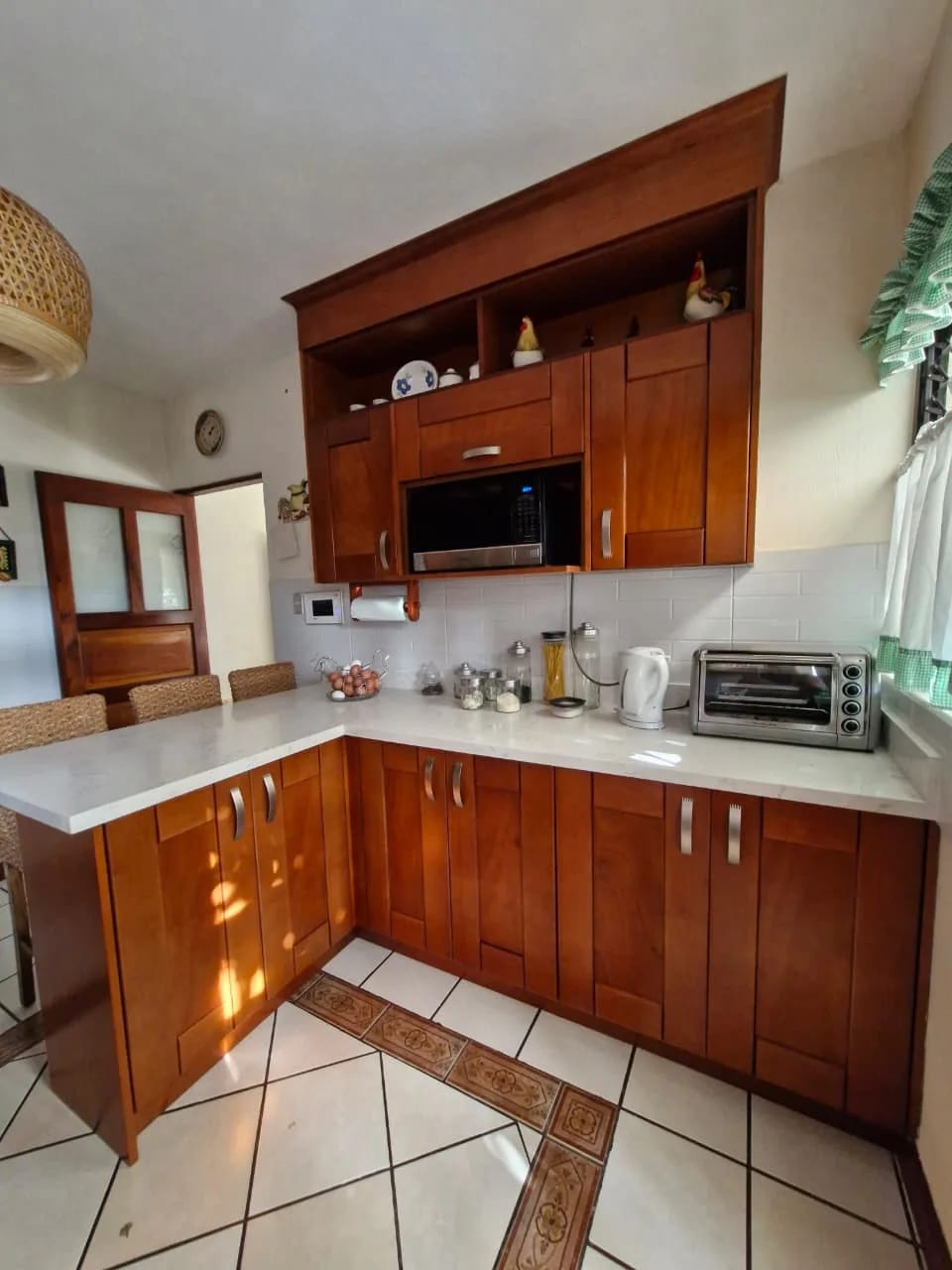 Hermosa Casa de 2 Niveles en Terravista con Amplio Jardín — foto 10 de 16