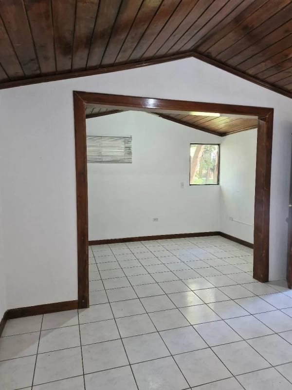 Amplia casa en alquiler km 25 CAES — foto 5 de 12