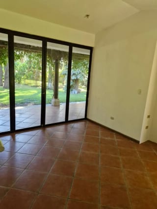 Amplia casa en alquiler km 25 CAES — miniatura 3 de 12
